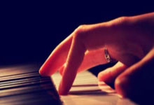 高清：西甲皇马2-1黄潜 姆巴佩双响怒吼庆祝.